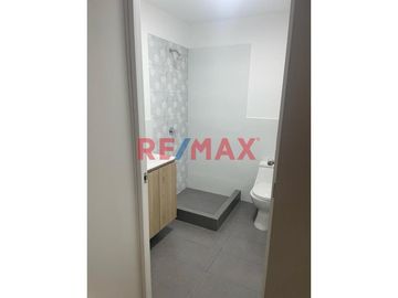 OPORTUNIDAD UNICA!!!
Vendo lindo y acogedor dúplex en una zona tranquila y vigilada, a unos pasos de un amplio parque donde podrás disfrutar junto a