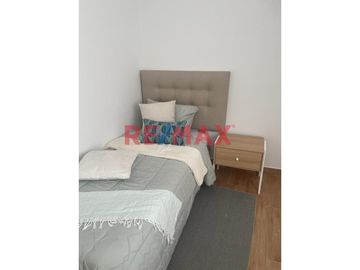 OPORTUNIDAD UNICA!!!
Vendo lindo y acogedor dúplex en una zona tranquila y vigilada, a unos pasos de un amplio parque donde podrás disfrutar junto a
