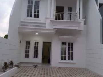 Rumah desain modern 2 lt 2,2 M di Cipedak Jak Sel