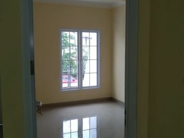 Rumah desain modern 2 lt 2,2 M di Cipedak Jak Sel