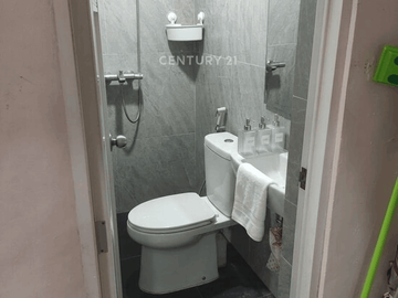Rumah Semi Furnished Cantik Area Taman Ratu Jakarta Barat