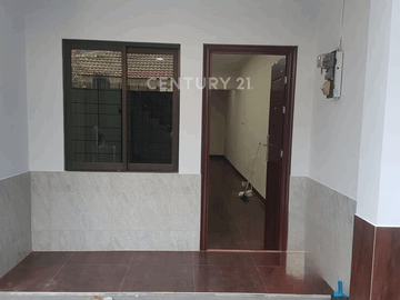 Rumah Semi Furnished Cantik Area Taman Ratu Jakarta Barat