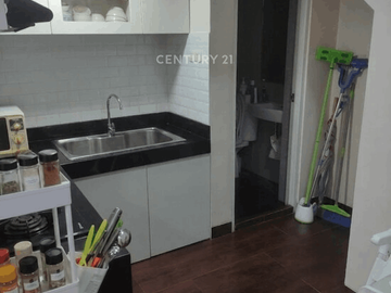 Rumah Semi Furnished Cantik Area Taman Ratu Jakarta Barat