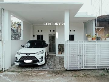 Rumah Cantik 2 Lantai Di Ciputat JA 18368
