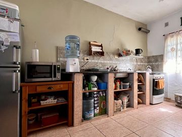 Casa de 4 AMBIENTES ubicada a 150 metros de la calle Figueroa