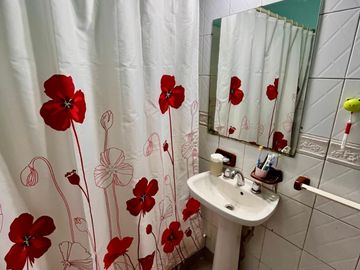 Casa de 4 AMBIENTES ubicada a 150 metros de la calle Figueroa