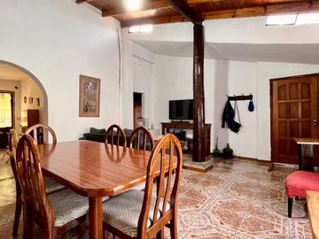 Casa de 4 AMBIENTES ubicada a 150 metros de la calle Figueroa
