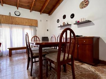 Casa de 4 AMBIENTES ubicada a 150 metros de la calle Figueroa