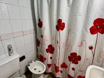 Casa de 4 AMBIENTES ubicada a 150 metros de la calle Figueroa