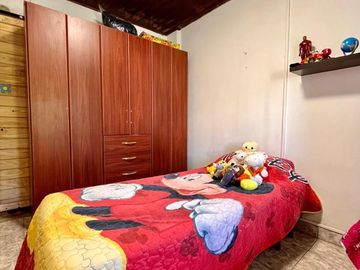Casa de 4 AMBIENTES ubicada a 150 metros de la calle Figueroa