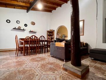 Casa de 4 AMBIENTES ubicada a 150 metros de la calle Figueroa
