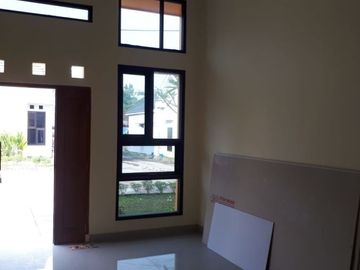 RUMAH BARU BANGUNAN BAGUS HANYA 5 MENIT KE UMY