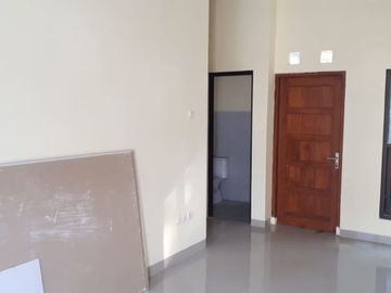 RUMAH BARU BANGUNAN BAGUS HANYA 5 MENIT KE UMY