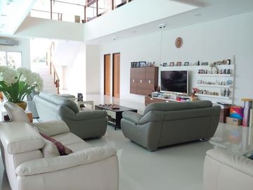 Dijual Rumah Mewah Giriloka 2 BSD City Tangerang Dengan Swimming Pool & Taman Buah Area Nyaman Siap Huni Bagus