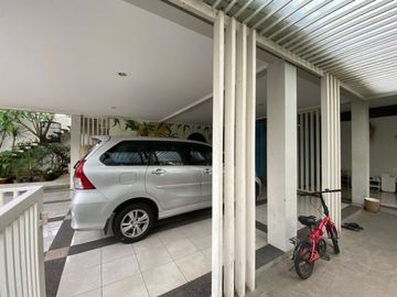 DIJUAL RUMAH (Fully Furnish/Posisi Hook) DI JL.TERATAI KOMPLEK TANJUNG BARAT INDAH JAKARTA SELATAN
