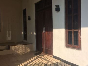 Rumah 2 Lantai Posisi Hoek di Banyumanik Semarang