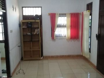 Rumah 2 Lantai Posisi Hoek di Banyumanik Semarang