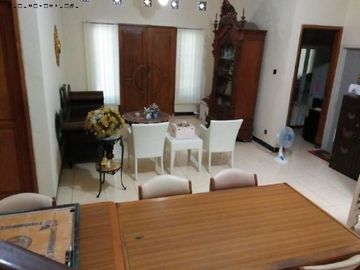 Rumah Semi Furnished di Semolowaru Elok, Strategis
