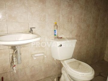 local en arriendo en la parada. Cod A2917