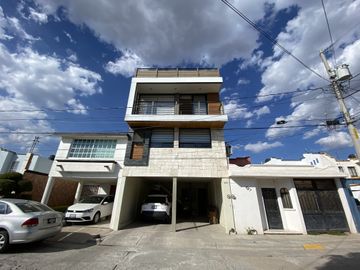 QUINTA JACARANDAS - EDFICIO DE OFICINAS CON CASA INDEPENDIENTE EN PRIVADA