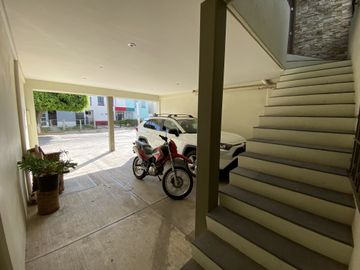 QUINTA JACARANDAS - EDFICIO DE OFICINAS CON CASA INDEPENDIENTE EN PRIVADA