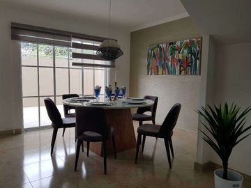 Venta de espectacular Casa Esquinera Modelo Iris  en Etapa Brisana Urb. Casalaguna/A 5 minutos del Riocentro Dorado.