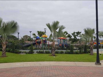 Venta de espectacular Casa Esquinera Modelo Iris  en Etapa Brisana Urb. Casalaguna/A 5 minutos del Riocentro Dorado.
