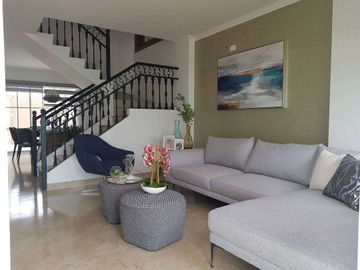 Venta de espectacular Casa Esquinera Modelo Iris  en Etapa Brisana Urb. Casalaguna/A 5 minutos del Riocentro Dorado.