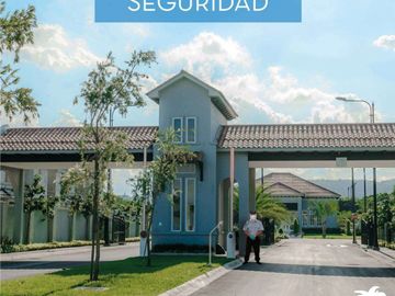 Venta de espectacular Casa Esquinera Modelo Iris  en Etapa Brisana Urb. Casalaguna/A 5 minutos del Riocentro Dorado.