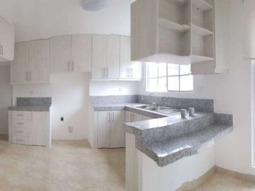 Venta de espectacular Casa Esquinera Modelo Iris  en Etapa Brisana Urb. Casalaguna/A 5 minutos del Riocentro Dorado.