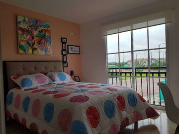 Venta de espectacular Casa Esquinera Modelo Iris  en Etapa Brisana Urb. Casalaguna/A 5 minutos del Riocentro Dorado.