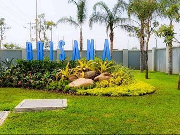 Venta de espectacular Casa Esquinera Modelo Iris  en Etapa Brisana Urb. Casalaguna/A 5 minutos del Riocentro Dorado.