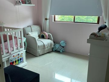 VENTA DE CASA EXCELENTES ACABADOS, DORMITORIO PLANTA BAJA, CIUDAD CELESTE