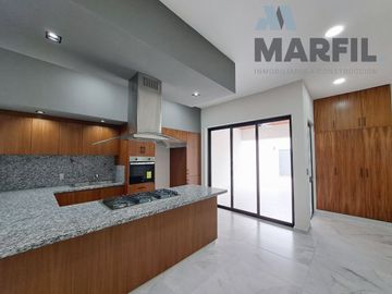 Venta de Residencia de 1 Planta 3 Recámaras y alberca en Real Sta Bárbara Colima
