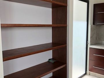 Preciosa Casa en La Condesa Juriquilla, Estudio o 4ta Recámara en P.B, Jardín