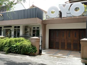 Rumah Mewah Eks Home Stay OYO full furnished lokasi strategis di Condongcatur