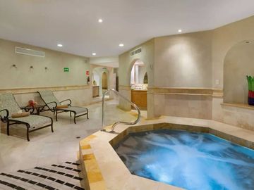 Departamento con jardín, vista a la alberca y Gimnasio, Cabo San Lucas