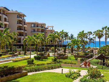 Departamento con jardín, vista a la alberca y Gimnasio, Cabo San Lucas