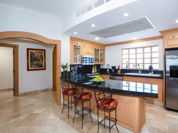 Departamento con jardín, vista a la alberca y Gimnasio, Cabo San Lucas