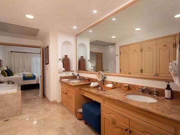 Departamento con jardín, vista a la alberca y Gimnasio, Cabo San Lucas