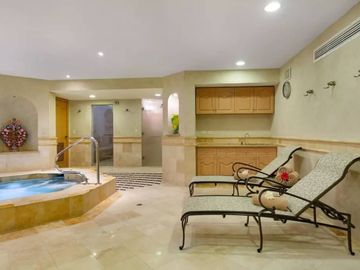 Departamento con jardín, vista a la alberca y Gimnasio, Cabo San Lucas