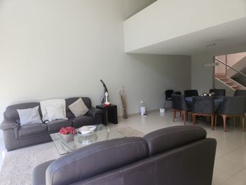 Bonita Casa en Venta en Lomas 2da. Secc.