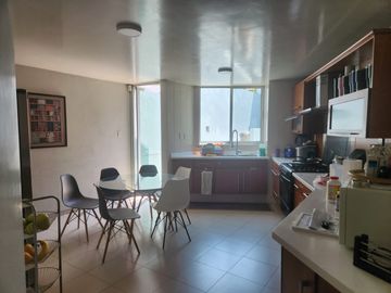 Bonita Casa en Venta en Lomas 2da. Secc.