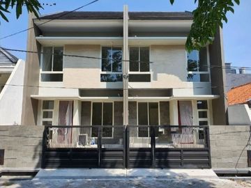 Rumah Mulyosari Utara NEW, MINIMALIS, ROW 2.5 mobil, carport