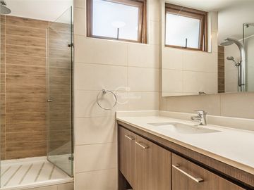 Departamento en venta de 4 dorm. en La Dehesa
