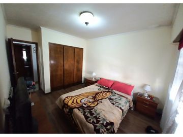 ***RESERVADA*** Casa-Chalet en lote propio! Muy buen entorno.