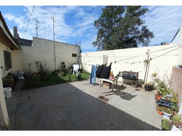 ***RESERVADA*** Casa-Chalet en lote propio! Muy buen entorno.