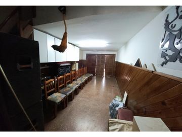 ***RESERVADA*** Casa-Chalet en lote propio! Muy buen entorno.