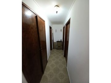 ***RESERVADA*** Casa-Chalet en lote propio! Muy buen entorno.