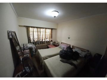 ***RESERVADA*** Casa-Chalet en lote propio! Muy buen entorno.
